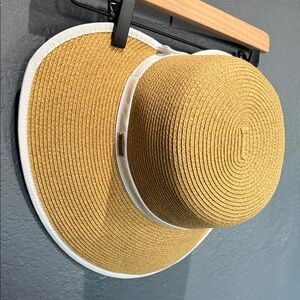 NWOT Sun & Sand Stylish Straw Sun Hat with White Trim SPF 50 Plus Sz OS